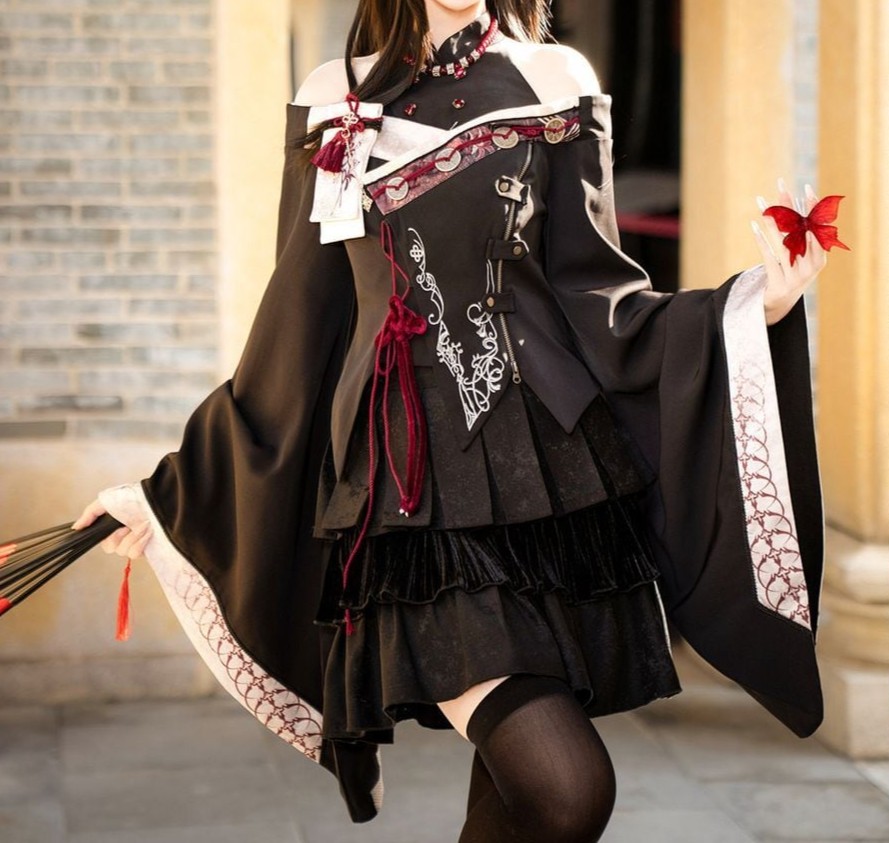 Maidens_Reve's tweet photo. 💕Maiden's Rêve プレゼントキャンペーン°˖✧
🎁黒紅華チャイナゴシックフレアセットアップ🎁　💗アイテム詳細はリプ欄へ💗

🎀参加条件🎀
@Maidens_Reveをフォロー＆リポスト
締切：10/26
❣希望サイズをコメント／
引用リポストで当選率UP❣ https://t.co/nGCGEoFPhF