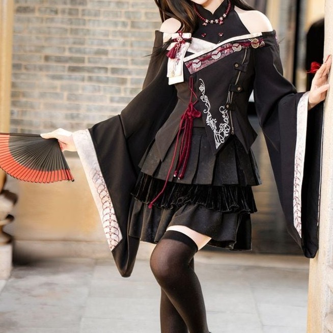 Maidens_Reve's tweet photo. 💕Maiden's Rêve プレゼントキャンペーン°˖✧
🎁黒紅華チャイナゴシックフレアセットアップ🎁　💗アイテム詳細はリプ欄へ💗

🎀参加条件🎀
@Maidens_Reveをフォロー＆リポスト
締切：10/26
❣希望サイズをコメント／
引用リポストで当選率UP❣ https://t.co/nGCGEoFPhF