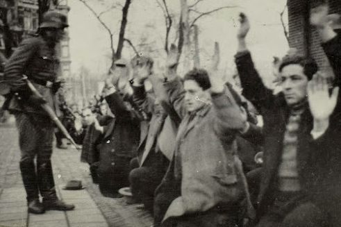 auschwitzxhibit's tweet photo. September 26, 1942 | 982 Jewish men, women and children arrive in an RSHA transport from the German-occupied Netherlands at Auschwitz. 

After selection, 129 men &amp; 50 women are admitted to the camp. The remaining 749 people are murdered in the gas chambers immediately. https://t.co/R6Neb7rEeW