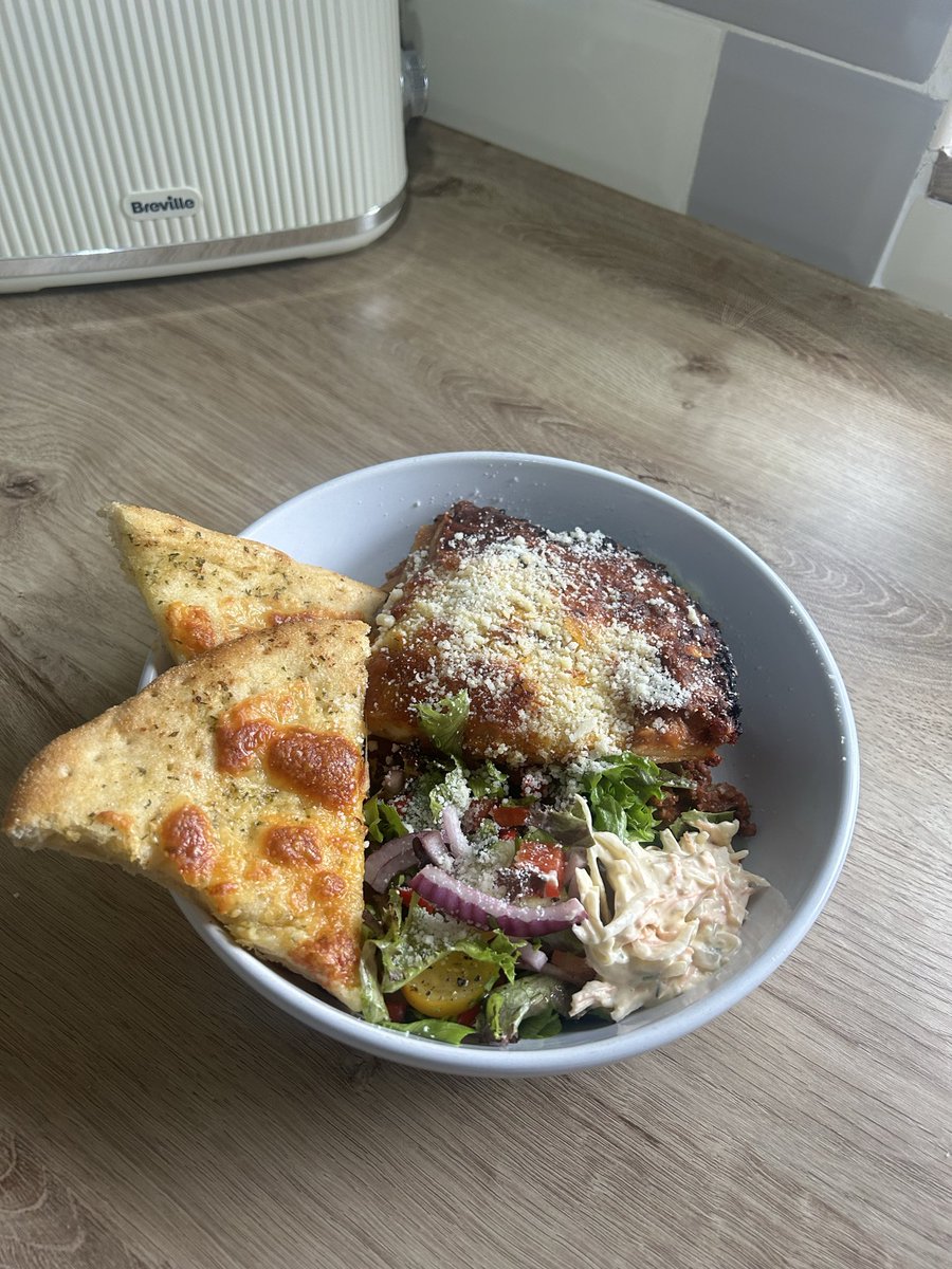sam505hall's tweet photo. @liamgallagher I made this lasagne trying to manifest you’ll send me a code and I still do not have a code? Little bit stressed right now and you may not be coming to mine for tea and we’ll not be having lasagneeeeeee https://t.co/FAJDZEU9ra