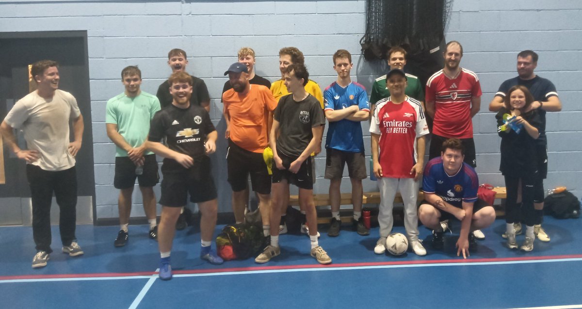 JfGkickabout's tweet photo. 💛💙💚
Last night's kickabout. 3 x 5 aside, 1st goal wins, winner stays on 🥵. Thank you all
#jumpersforgoalposts #footballfun
#footballforall https://t.co/OBl4KJX4Vd