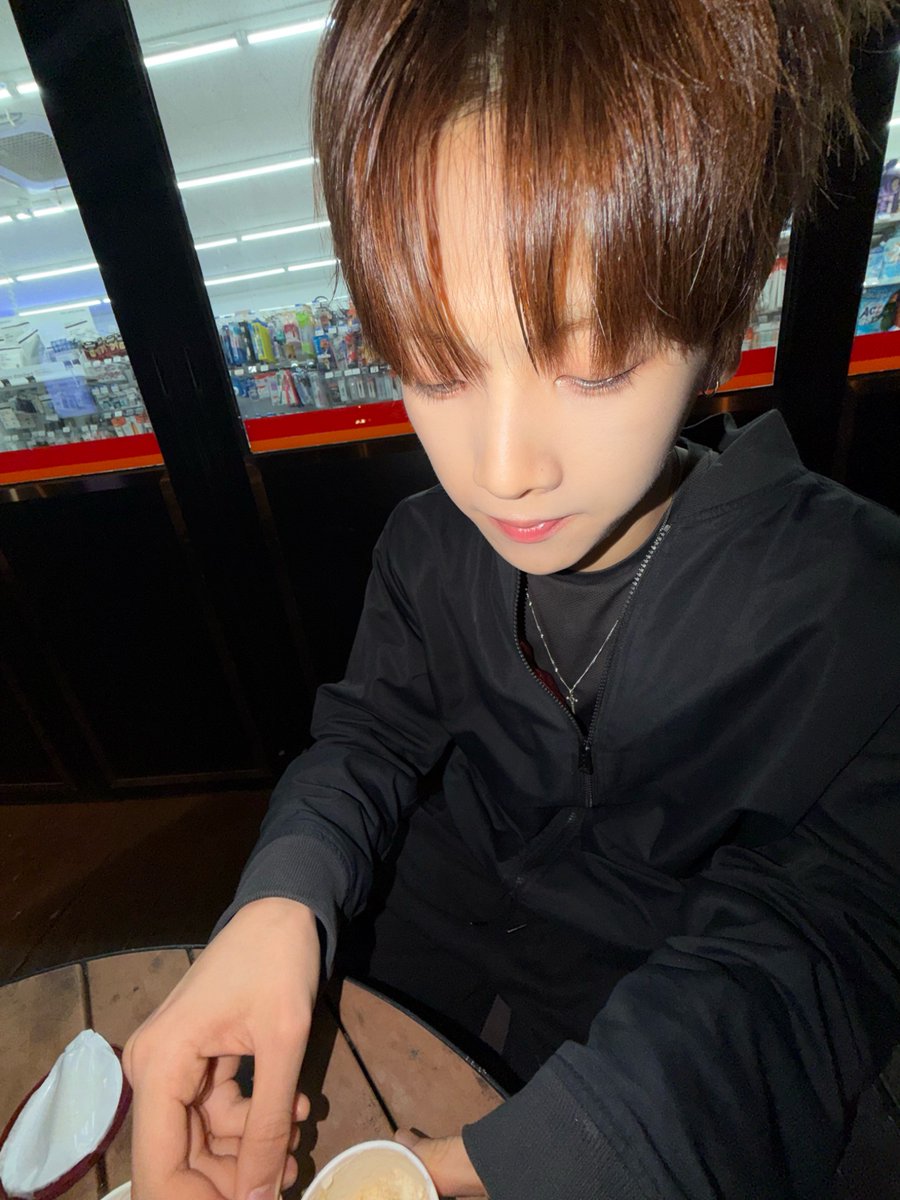 ADAP_offcl's tweet photo. 🤓

#ADAP #에이댑
#현성 #HYUNSUNG
#ALL_DREAMS_ARE_POSSIBLE https://t.co/C6qZc8FB4O