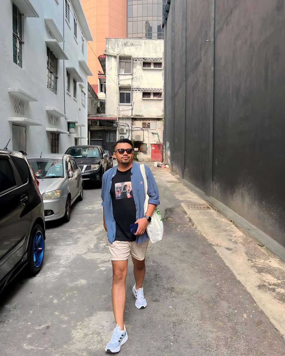 LeonardoLenort's tweet photo. When I’m gone, speak openly about my shortcomings and flaws. Learn from them—I’ll have no ego left to hurt. Stay casual and cool in a T-shirt by Calla the Label. Petaling Street, Malaysia. https://t.co/O7UWwqDNMF