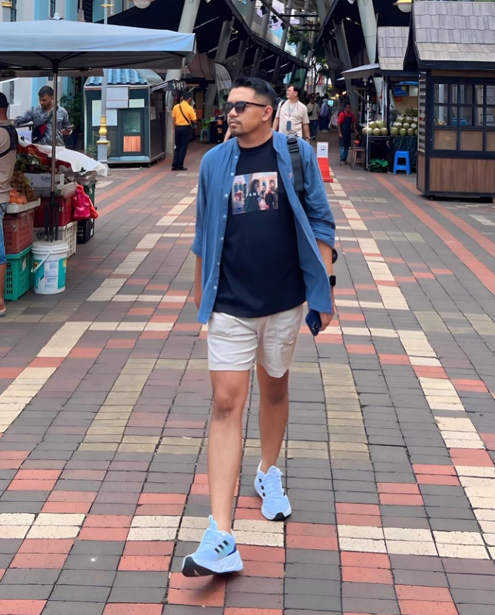 LeonardoLenort's tweet photo. When I’m gone, speak openly about my shortcomings and flaws. Learn from them—I’ll have no ego left to hurt. Stay casual and cool in a T-shirt by Calla the Label. Petaling Street, Malaysia. https://t.co/O7UWwqDNMF
