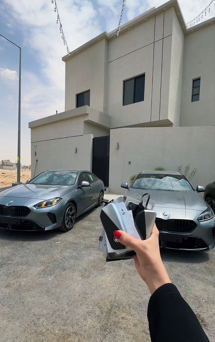 rasees_net's tweet photo. تتخيل تكون مفاتيح الـ BMW بيدك؟ 
أو حتى تسكن في فلة بالرياض؟ 

كلها ممكنة مع #مهرجان_رسيس ✨
بدون شــــروط ولا قـيــــود 

شارك .. وفالك الفور 🤩🤍 https://t.co/2q8oqdYV6a