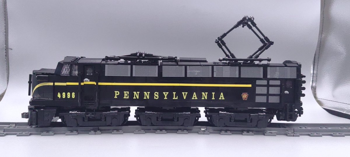 ziyu_zhang51054's tweet photo. Pennsylvania Railroad E3b No. 4996 in Baustein.
Built by Flash Dove, this MOC recreates one of PRR’s distinctive early electric locomotives.
#LEGO #LEGOTrain #LEGOMOC #BrickTrain #PennsylvaniaRailroad #PRR #E3b #ElectricLocomotive #AmericanRailroads https://t.co/CzM8s9RLBL