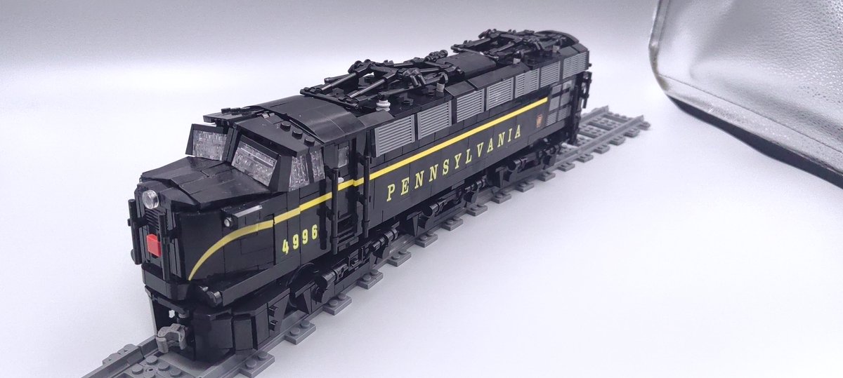 ziyu_zhang51054's tweet photo. Pennsylvania Railroad E3b No. 4996 in Baustein.
Built by Flash Dove, this MOC recreates one of PRR’s distinctive early electric locomotives.
#LEGO #LEGOTrain #LEGOMOC #BrickTrain #PennsylvaniaRailroad #PRR #E3b #ElectricLocomotive #AmericanRailroads https://t.co/CzM8s9RLBL