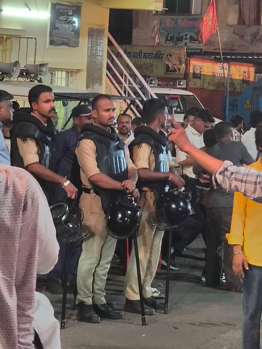 news21national's tweet photo. गणेशोत्सव चल समारोह शांतिपूर्ण संपन्न, पुलिस की रही कड़ी सुरक्षा व्यवस्था
#Khandwa #KhandwaNews #GaneshUtsav #Ganeshotsav #GaneshProcession #PoliceSecurity #LawAndOrder #MadhyaPradesh #MPNews #BreakingNews #News21 @PoliceKhandwa
@DM_Khandwa @MPPoliceDeptt
@CMMadhyaPradesh @MPGovt