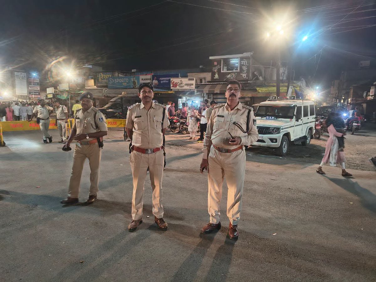 news21national's tweet photo. गणेशोत्सव चल समारोह शांतिपूर्ण संपन्न, पुलिस की रही कड़ी सुरक्षा व्यवस्था
#Khandwa #KhandwaNews #GaneshUtsav #Ganeshotsav #GaneshProcession #PoliceSecurity #LawAndOrder #MadhyaPradesh #MPNews #BreakingNews #News21 @PoliceKhandwa
@DM_Khandwa @MPPoliceDeptt
@CMMadhyaPradesh @MPGovt