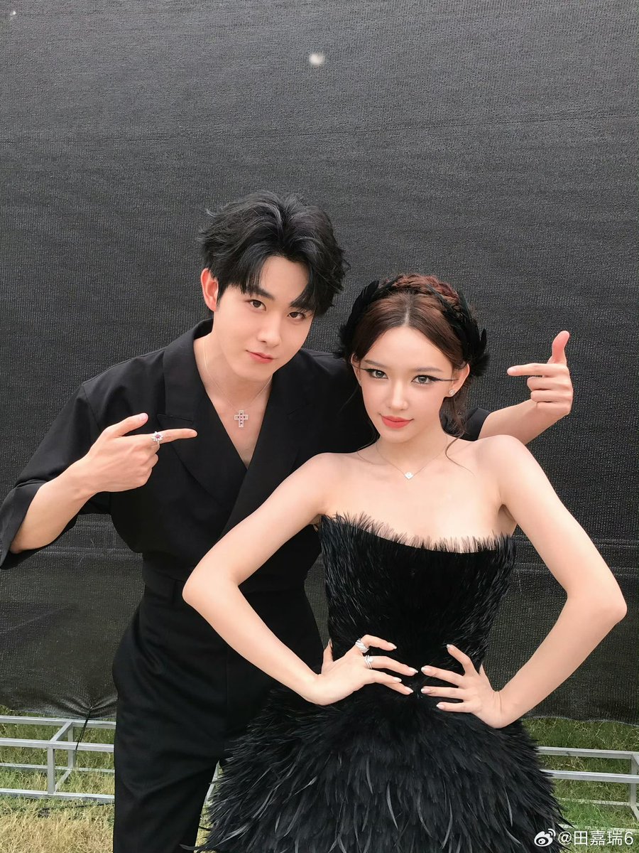 jinnychs's tweet photo. ยัยเฉิงเซียวกับแก๊งต้าเมิ่ง นางบิดเอว จิกกล้อง สู้เลนส์มาก คือยอมแพ้กันไม่ได้เลย ตั้งแต่ปีศาจต้นไหว ยันใต้เท้าจั๋ว 5555555555555555 https://t.co/bIOuvDp5Wg
