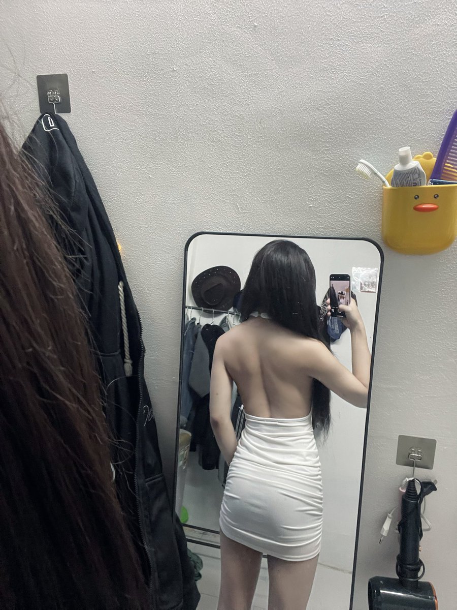 mayyxing's tweet photo. Nhìn từ phiaaa sauu😅 https://t.co/06P6x8zDdf