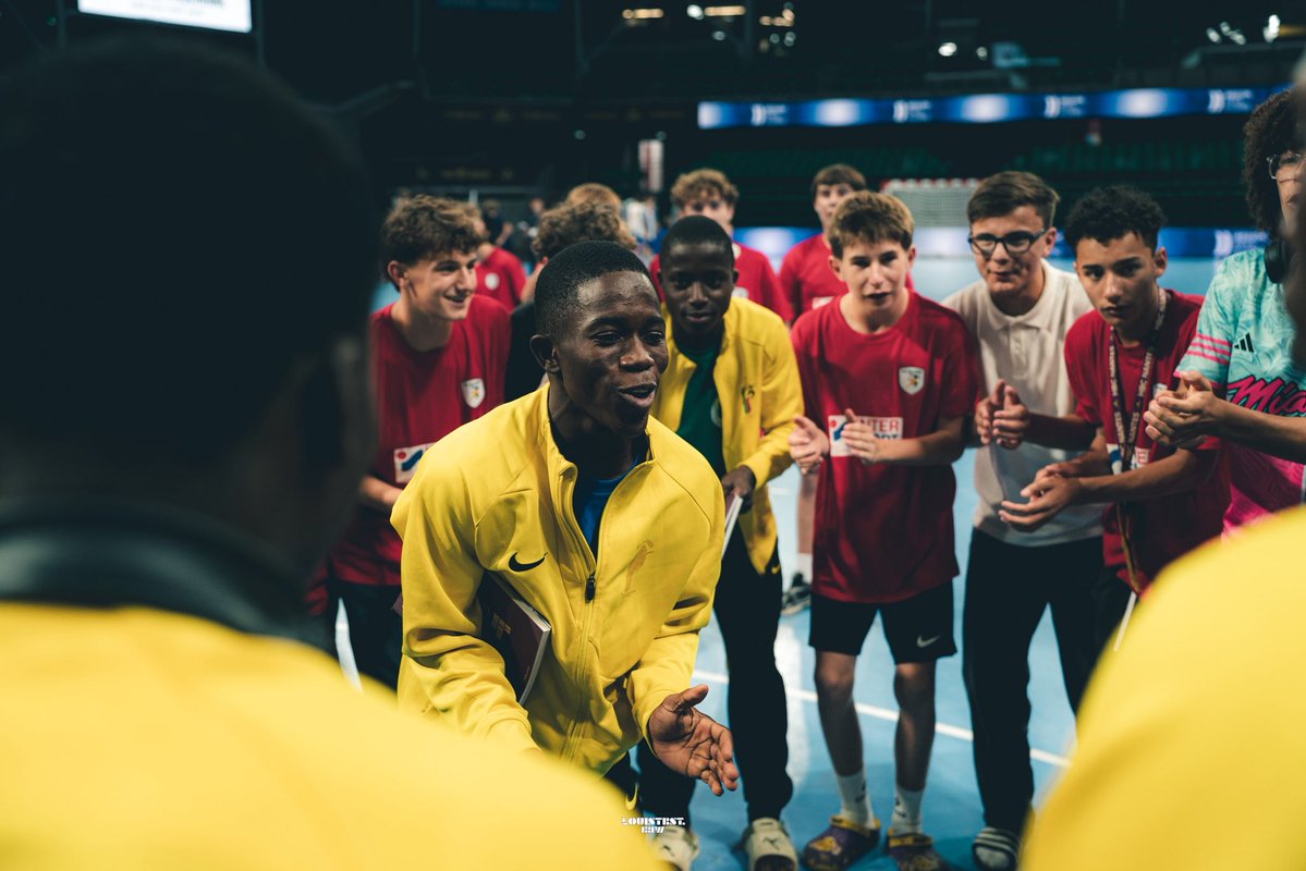 FbHandball's tweet photo. 🇧🇯 𝐒𝐎𝐔𝐕𝐄𝐍𝐈𝐑𝐒 𝐃𝐄 𝐍𝐀𝐍𝐓𝐄𝐒… 💛🦁
Retour en images sur les beaux moments vécus par nos Guépards U16 au 𝐍𝐈𝐇𝐂 𝟐𝟎𝟐𝟔 🇫🇷🤾🏾♂️
Partage, passion et souvenirs gravés ❤️💚💛
Excellent week-end à tous ! ☀️
#FBHB #GuépardsU16 #NIHC2026 #HandballBéninois 🇧🇯 https://t.co/pmDij4SvJ7