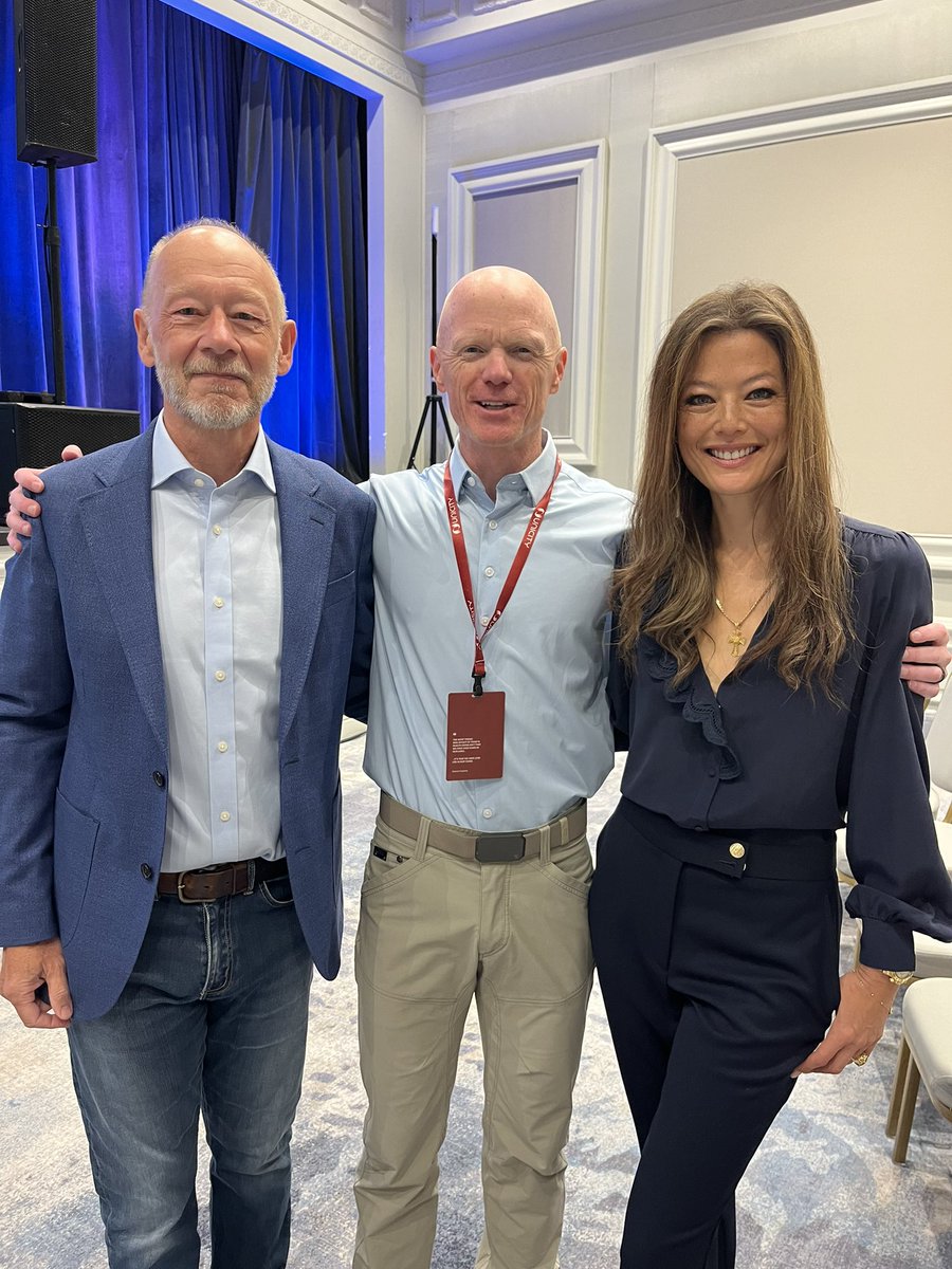 lowcarbGP's tweet photo. Here I am in the South of France at a metabolic conference with good friends @BenBikmanPhD and @I_mitochondria Again a HUGE audience interested in insulin resistance&amp; what to do about it👍 https://t.co/uYoHXlChtR