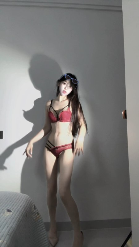 HazenTro's tweet photo. 解开粉色比基尼的瞬间，比想象中更烫 https://t.co/0ZH2Mot3MO