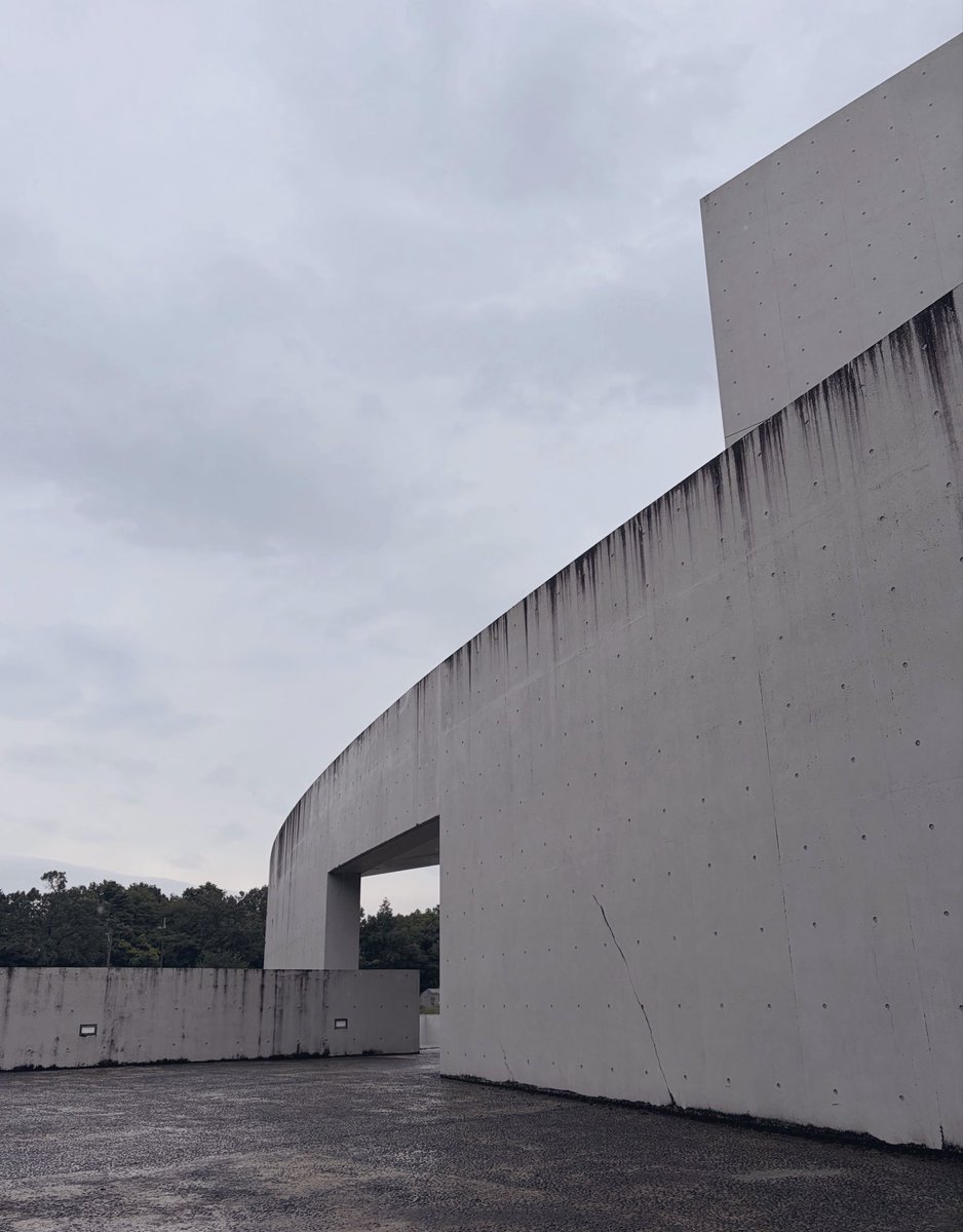 onigiritoinari's tweet photo. 旅の目的の一つだった植田正治写真美術館行けた〜展示内容は言わずもがな建物もかっこよかった！ https://t.co/DuPnfOI1T1