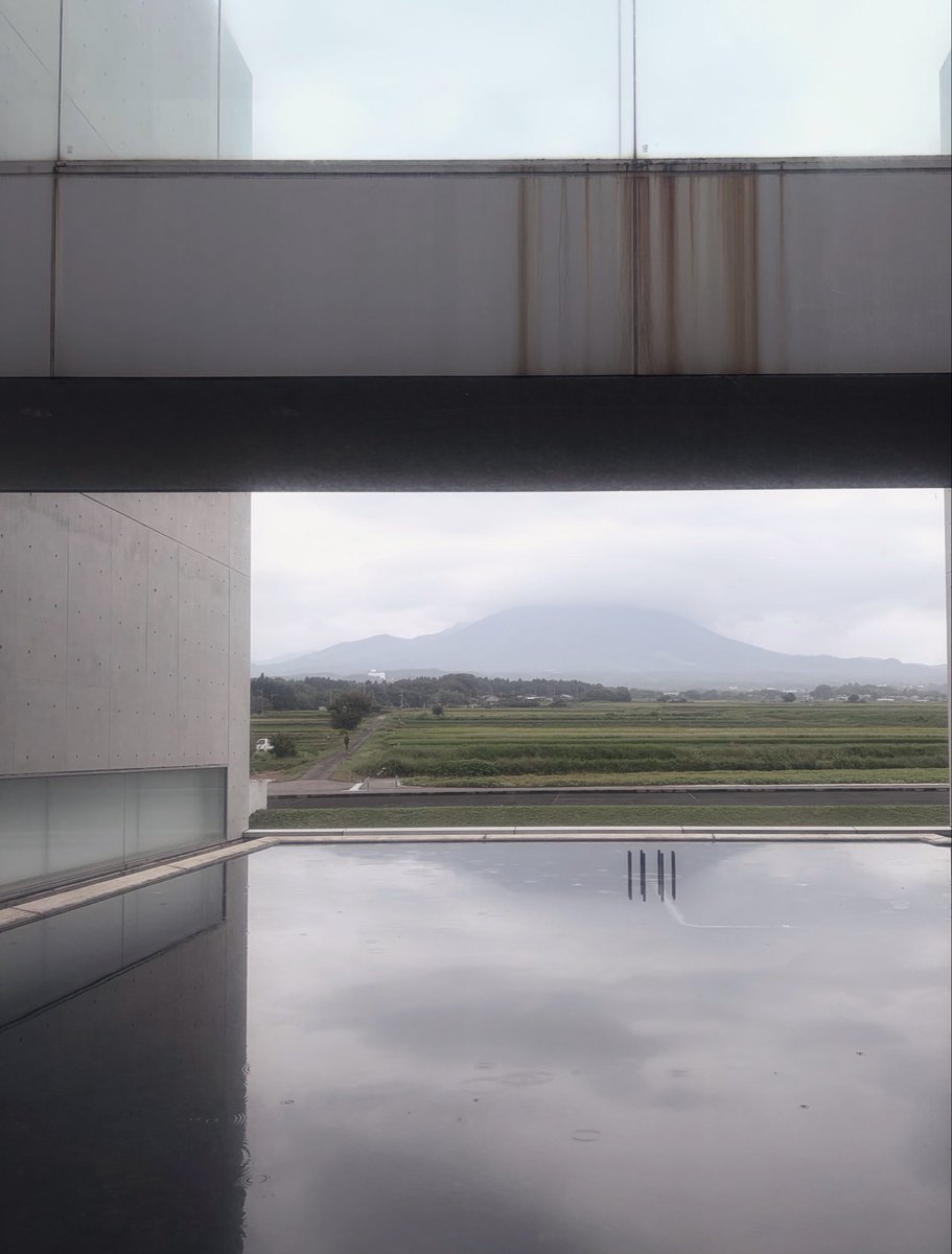 onigiritoinari's tweet photo. 旅の目的の一つだった植田正治写真美術館行けた〜展示内容は言わずもがな建物もかっこよかった！ https://t.co/DuPnfOI1T1