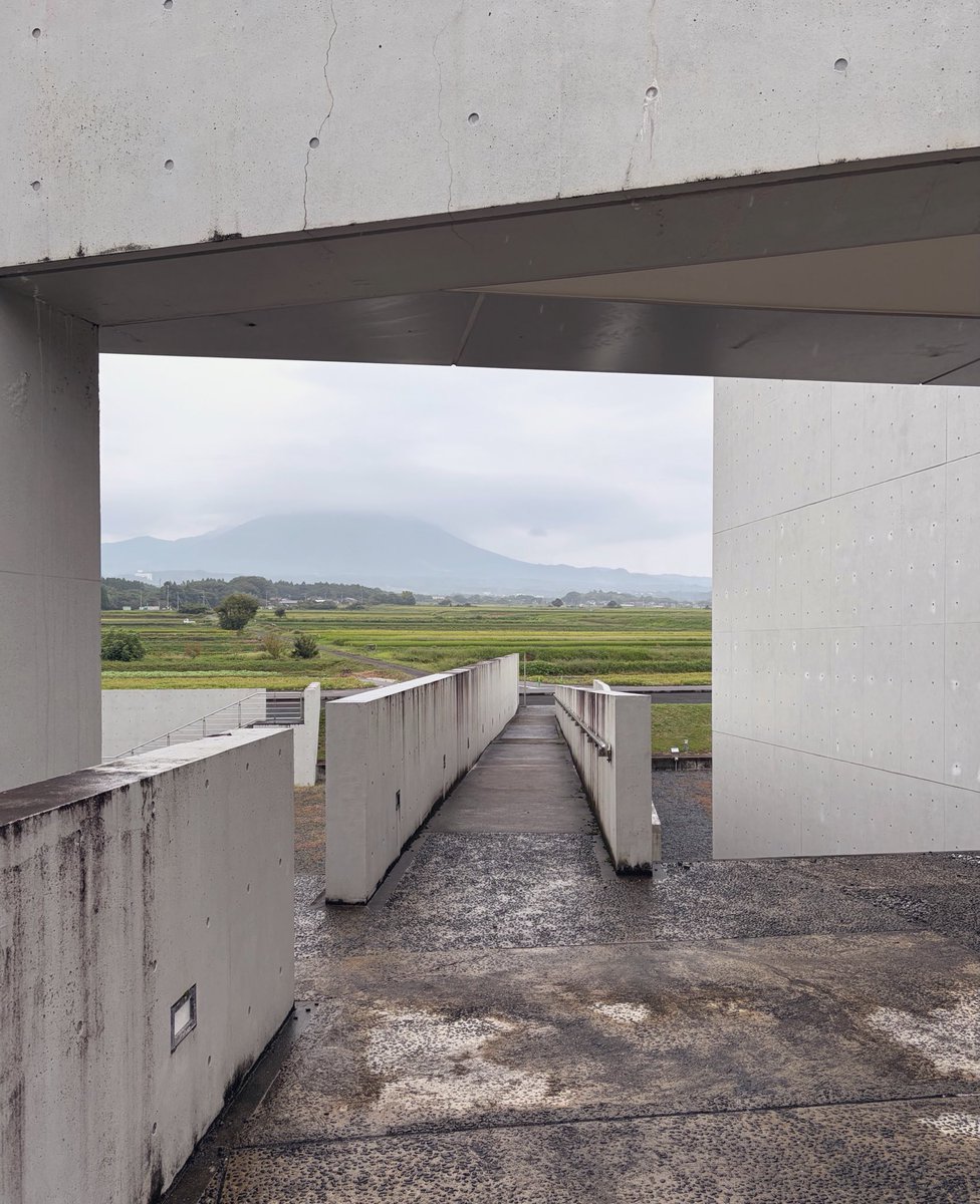 onigiritoinari's tweet photo. 旅の目的の一つだった植田正治写真美術館行けた〜展示内容は言わずもがな建物もかっこよかった！ https://t.co/DuPnfOI1T1