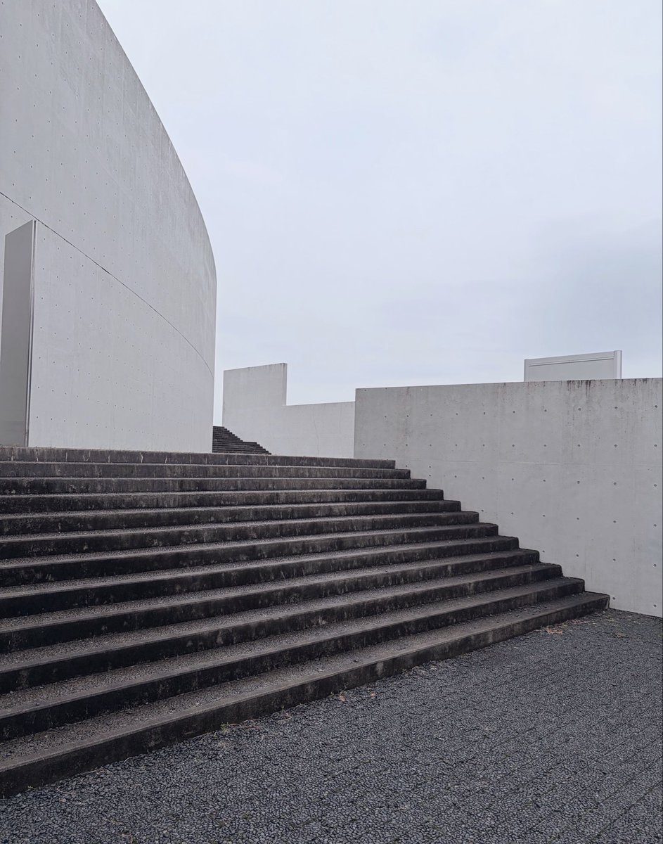 onigiritoinari's tweet photo. 旅の目的の一つだった植田正治写真美術館行けた〜展示内容は言わずもがな建物もかっこよかった！ https://t.co/DuPnfOI1T1