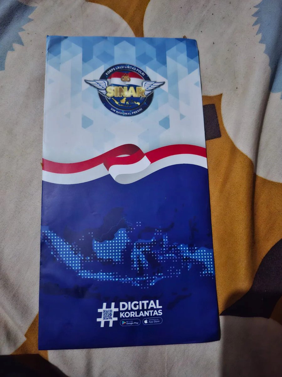 Smash1014314's tweet photo. Halo warga 👋🏻

Akhirnya SIM online-ku sampai 🤏🏻

So far prosesnya terbilang gampang. Aku spill rincian budget-nya:

E-rikkes: pilih yang online, Rp0
E-PPsi: Rp77.500
Penerbitan SIM + ongkir: Rp117.501

Btw aku domisili Jateng, tapi pilih Satpas Banyuwangi, jadi ongkirnya sekitar Rp32.000.