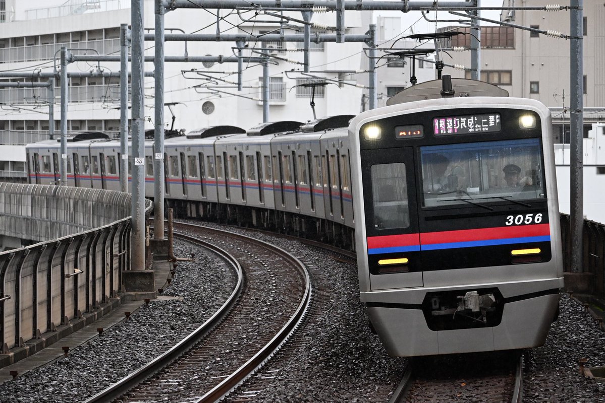 blue99087656's tweet photo. 京成3000は驚くほどたくさん居ますがかっこいいですね。 https://t.co/GPrenZSslC