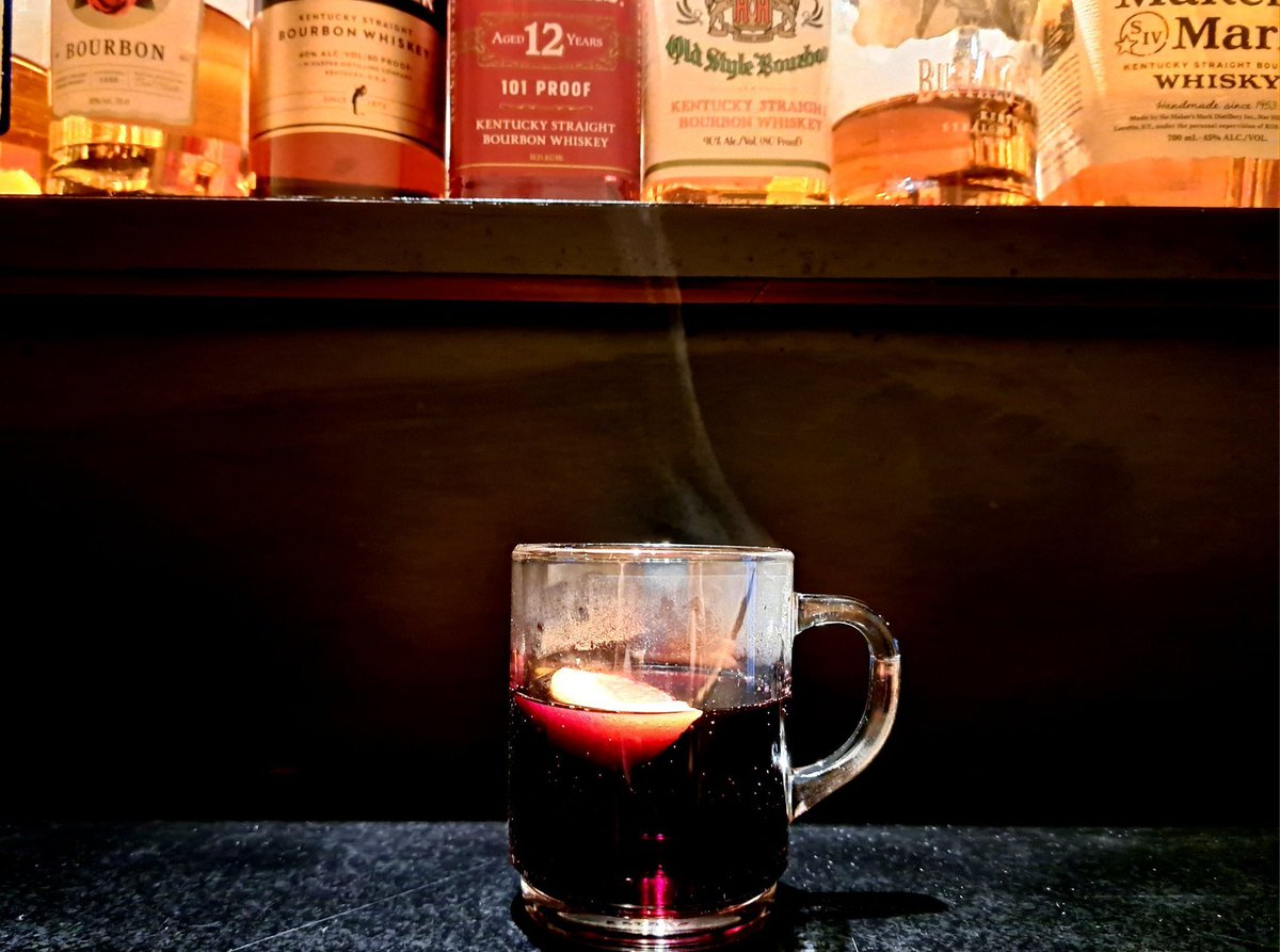 Firstfielder's tweet photo. なんとなく寒い。まだ9月だけど温かいものが飲みたくなって来たよ『ホットワイン』(¥750)☆Openです！ https://t.co/zVT18ljrEd