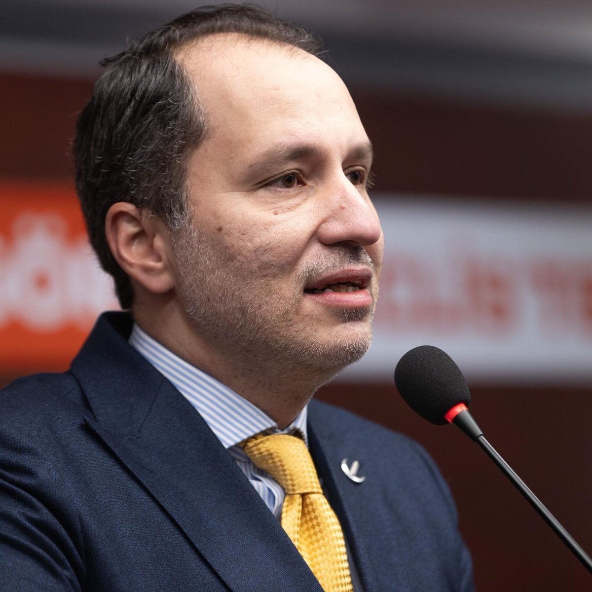 aykiri's tweet photo. Fatih Erbakan, gelecek seçimde Cumhurbaşkanı adayı olacağını açıkladı.

KRT'ye katılan Fatih Erbakan, Cumhurbaşkanı adaylığıyla ilgili soruyu cevapladı.

2023 seçimlerinde Cumhurbaşkanı Erdoğan’ı destekleyen Erbakan, bu yöntemin bir sonraki seçimde tekrarlanmasının siyasi açıdan doğru olmadığını ifade etti:

"Bu nedenle bir seçim daha bizim; herhangi bir isim lehine adaylıktan çekilmemizin siyasi ve mantık açısından çok uygun olmayacağını düşünüyoruz."