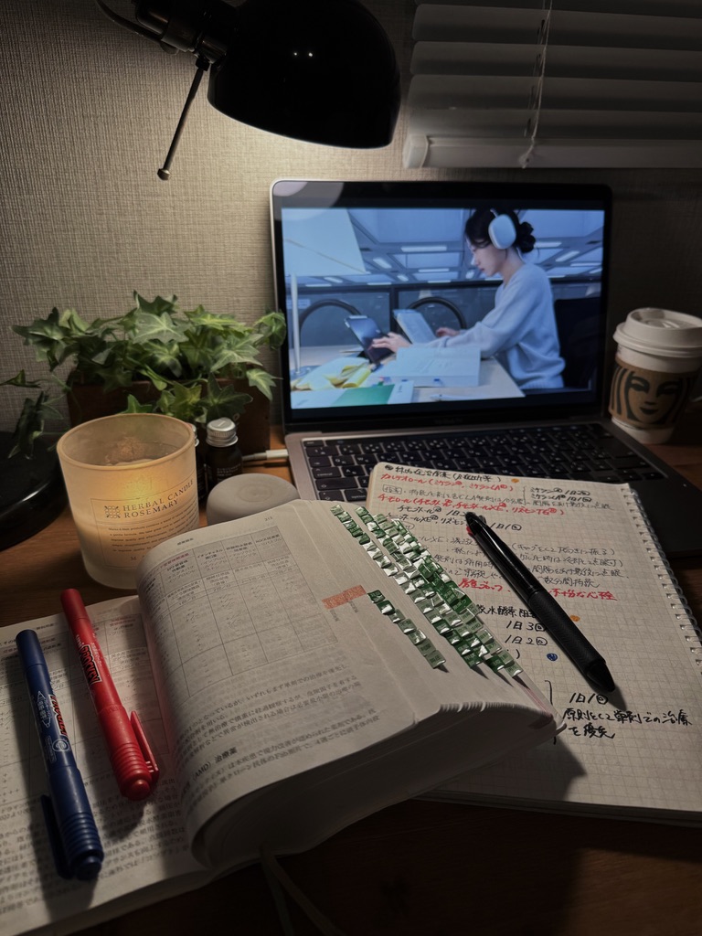 cozeblog's tweet photo. 短期記憶を長期記憶に切り替えるために、私が意識していた効果的な復習タイミング(テスト1ヶ月前ver)

1回目の復習→勉強した1時間後
2回目の復習→1回目の1日後
3回目の復習→2回目の1週間後
4回目の復習→3回目の1ヶ月後

この復習法でテストの成績爆上がりしました。 https://t.co/JnPvQ3hGSW