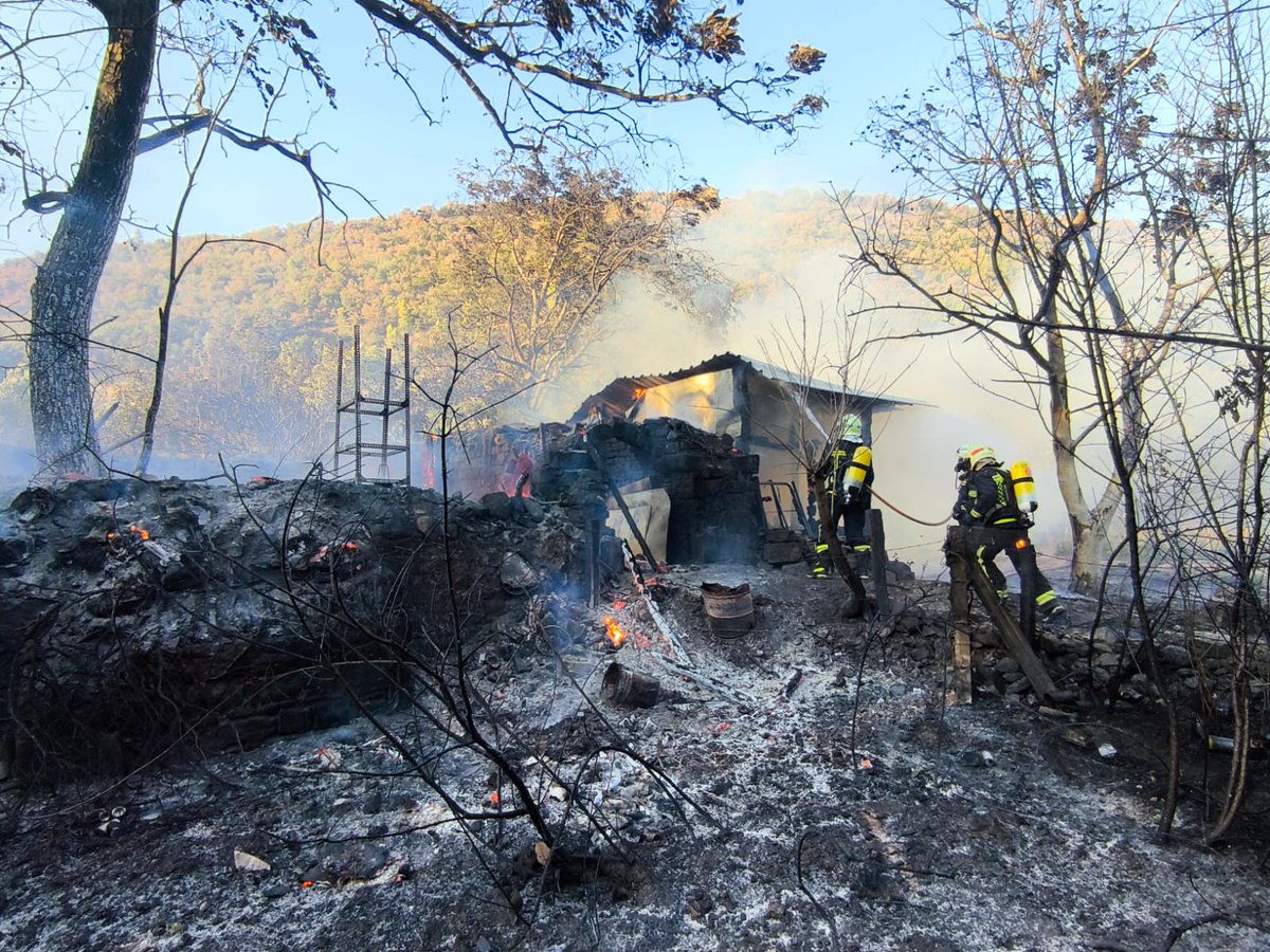 bomberos_na's tweet photo. Intervenimos la tarde del #viernes en #Huarte para extinguir un incendio de vegetación que afecta a una caseta de huerta
#ParqueCorodvilla
#ParqueTriniarios
@Guardas_na https://t.co/WpqqfbpYwU