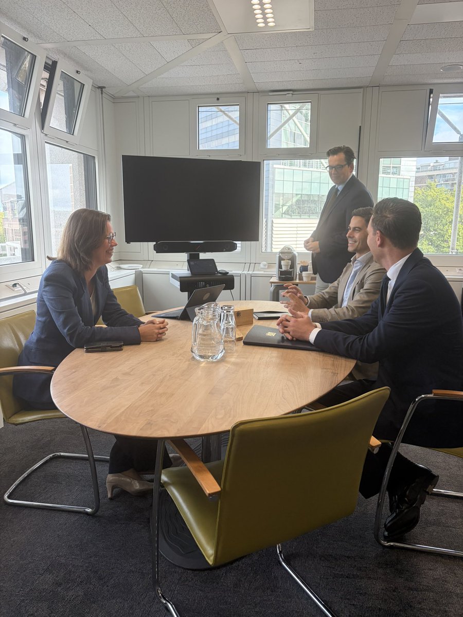 floorbremer's tweet photo. Eerste afspraak vandaag voor Jetten en Heinen: de ChristenUnie. Dit keer samen aan tafel op zoek naar meerderheden voor de begroting. https://t.co/zZu3KyEcoR