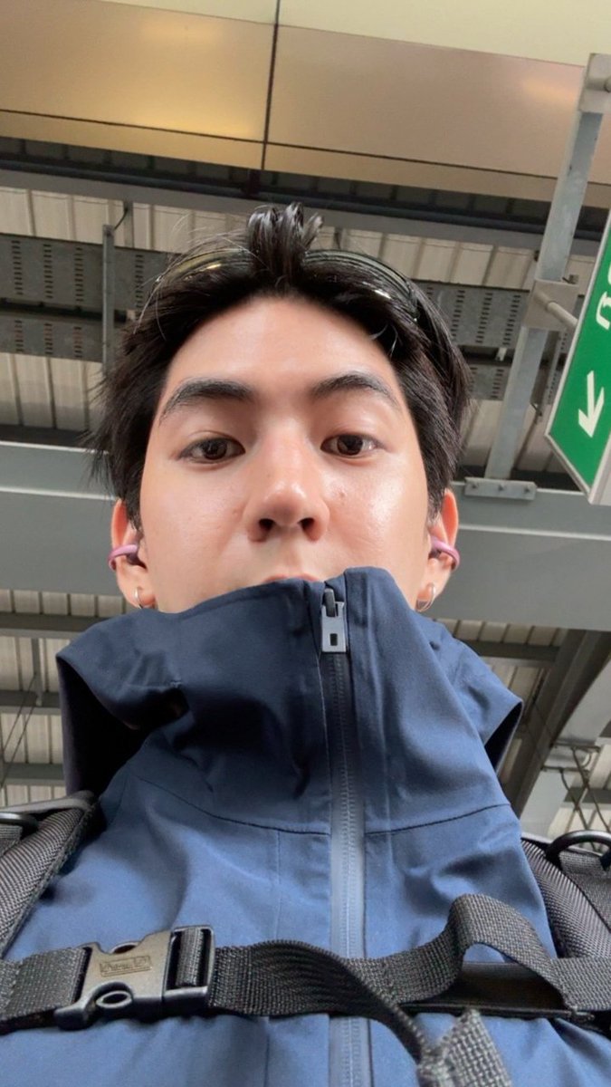 Memory_Bbenz's tweet photo. จากยุดยาขึ้นกรุงเทพ ลูกฉันสู้ชีวิตมากนะ 🏡 
แล้วที่บ้านน้องน้ำก็ท่วมแปลงผักอ่ะ เอ็นดูวจริง ๆ เลย คนเก่งของแม่อย่าโดนฝนเยอะน้าเดวป่วย ยิ่งเป็นภูมิแพ้อยู่ 🫂 https://t.co/qaZq7xg6rQ