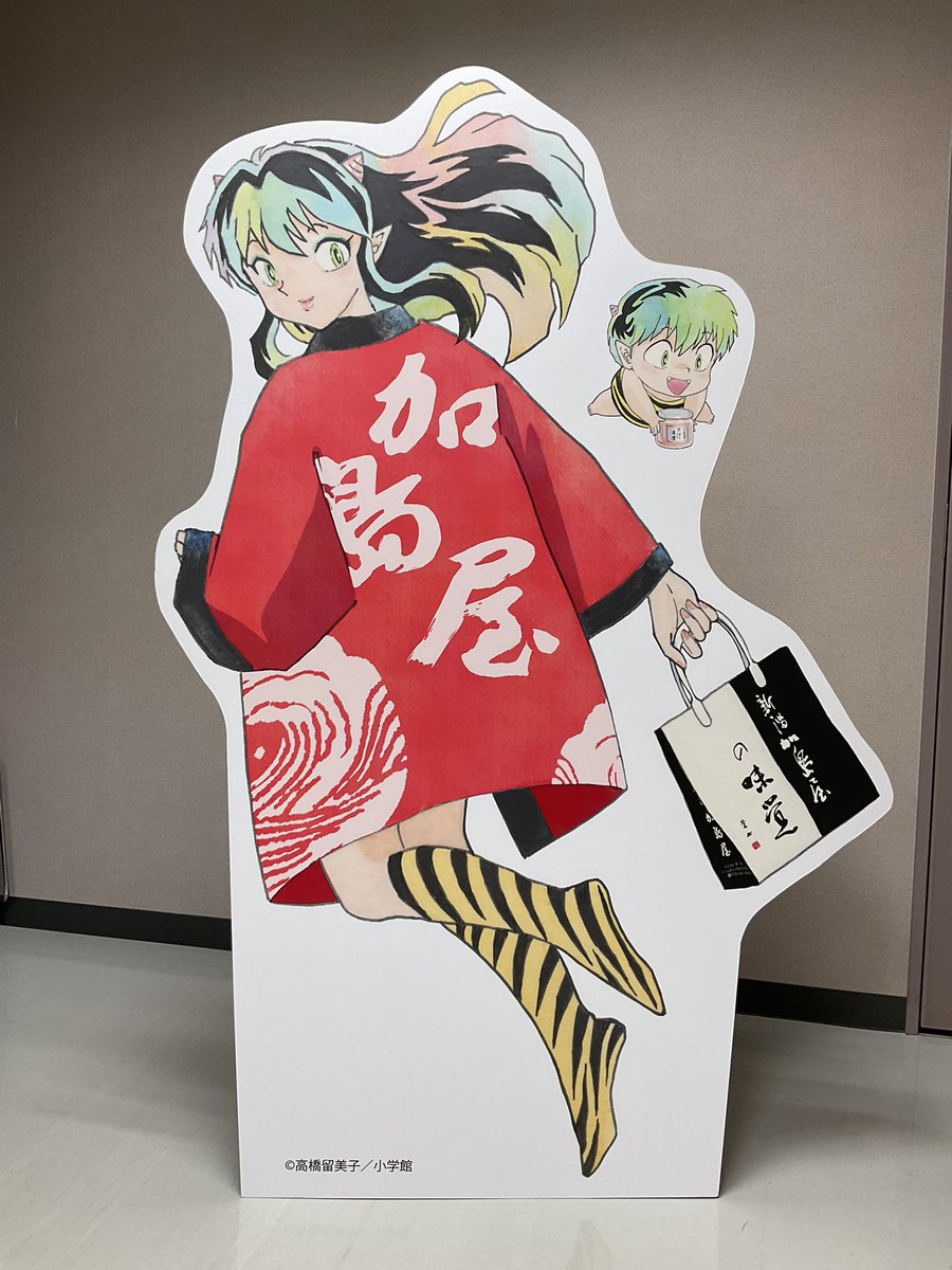 e_Kashimaya's tweet photo. 加島屋ブース出展準備完了‼️
＼ #ガタケット185 ／in朱鷺メッセ🤓

⚡うる星やつらコラボ中ビンセット
⚡コラボクリアファイルver.1
⚡コラボクリアファイルver.2

販売しますのでぜひ実物ご覧になってみてください♪
そして…
あの子の等身大パネルも連れて行きますので、一緒にお写真どうぞ〜😉💕 https://t.co/xhgU3X3rwa