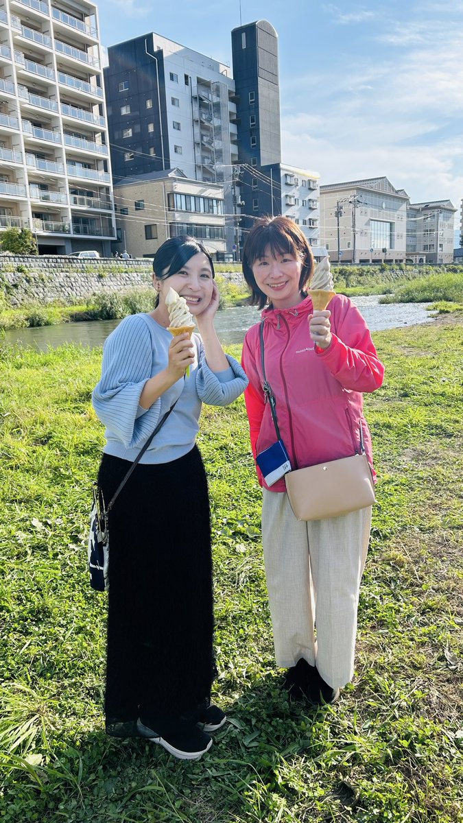 ibc_kaitani's tweet photo. 土曜日どぉよ？IBCおでかけラジオ📻

くずまき高原牧場ミルク&amp;ワインフェアの会場から
2時間の公開生放送ありがとうございました🐮
放送終わりのソフトクリームはしみる〜🍦

#IBCradio https://t.co/4LSOwdSBFS