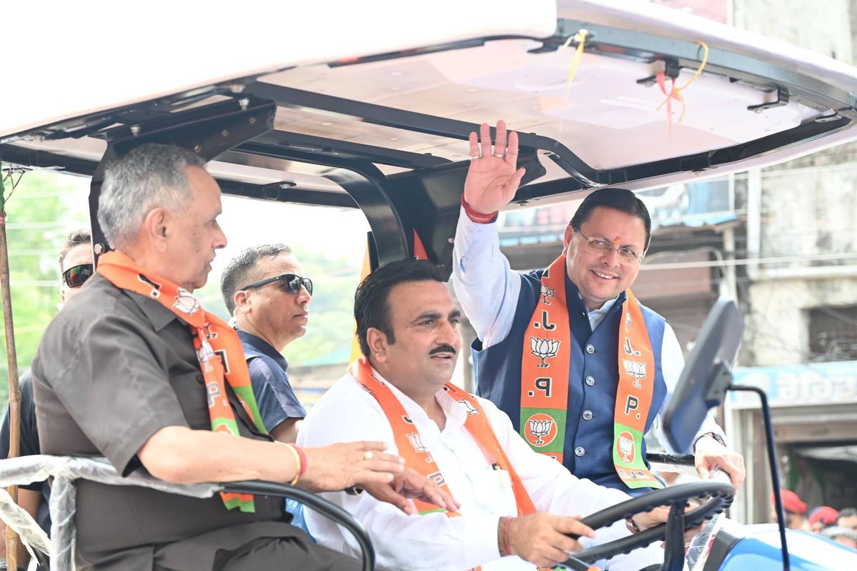 pushkardhami's tweet photo. पंजाब के होशियारपुर ग्रामीण, मुकेरियां में नशा मुक्त पंजाब यात्रा के तहत आयोजित विशाल रैली में शामिल हुआ और जनसभा को संबोधित किया।

पंजाब की जनता ने जिस भरोसे के साथ आम आदमी पार्टी को सत्ता सौंपी थी, उस भरोसे के साथ खिलवाड़ हुआ है। आज प्रदेश में नशे की समस्या गंभीर चिंता का विषय बनी हुई है। नशे की गिरफ्त में फंसकर पंजाब के युवा अपना भविष्य बर्बाद कर रहे हैं, वहीं माता-पिता की वर्षों की मेहनत और अपने बच्चों के उज्ज्वल भविष्य के सपने भी टूट रहे हैं।