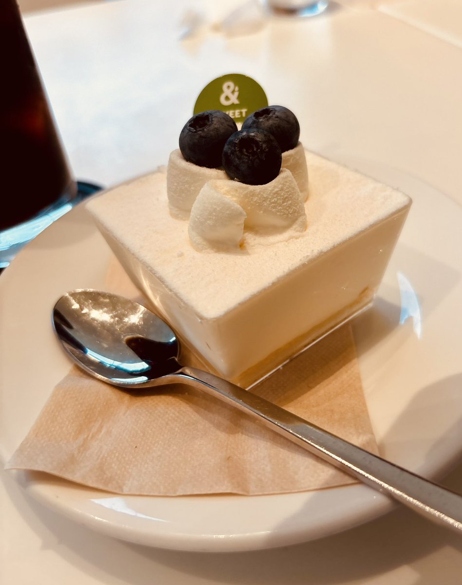 chiruchanpy's tweet photo. ✈️🐟🎂 https://t.co/WC0jVlTHHT