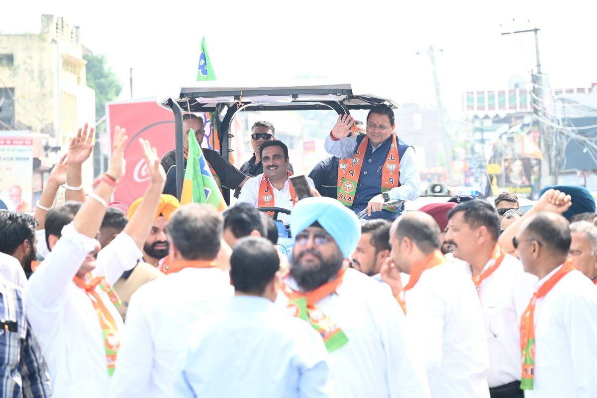 pushkardhami's tweet photo. आदरणीय प्रधानमंत्री श्री @narendramodi जी के मजबूत नेतृत्व में देश नशे के खिलाफ निर्णायक लड़ाई लड़ रहा है। पंजाब में भी यदि भाजपा की सरकार बनती है तो नशे के कारोबार के खिलाफ कठोर कार्रवाई, तस्करों पर शिकंजा और युवाओं को नशे से दूर रखने के लिए प्रभावी प्रयासों को और गति दी जाएगी।

इस दौरान माननीय पूर्व केंद्रीय राज्य मंत्री श्री @SomParkashBJP जी, माननीय विधायक श्री जंगी लाल महाजन जी, भाजपा जिलाध्यक्ष श्री संजीव मिन्हास जी समेत अन्य गणमान्य जन उपस्थित रहे।