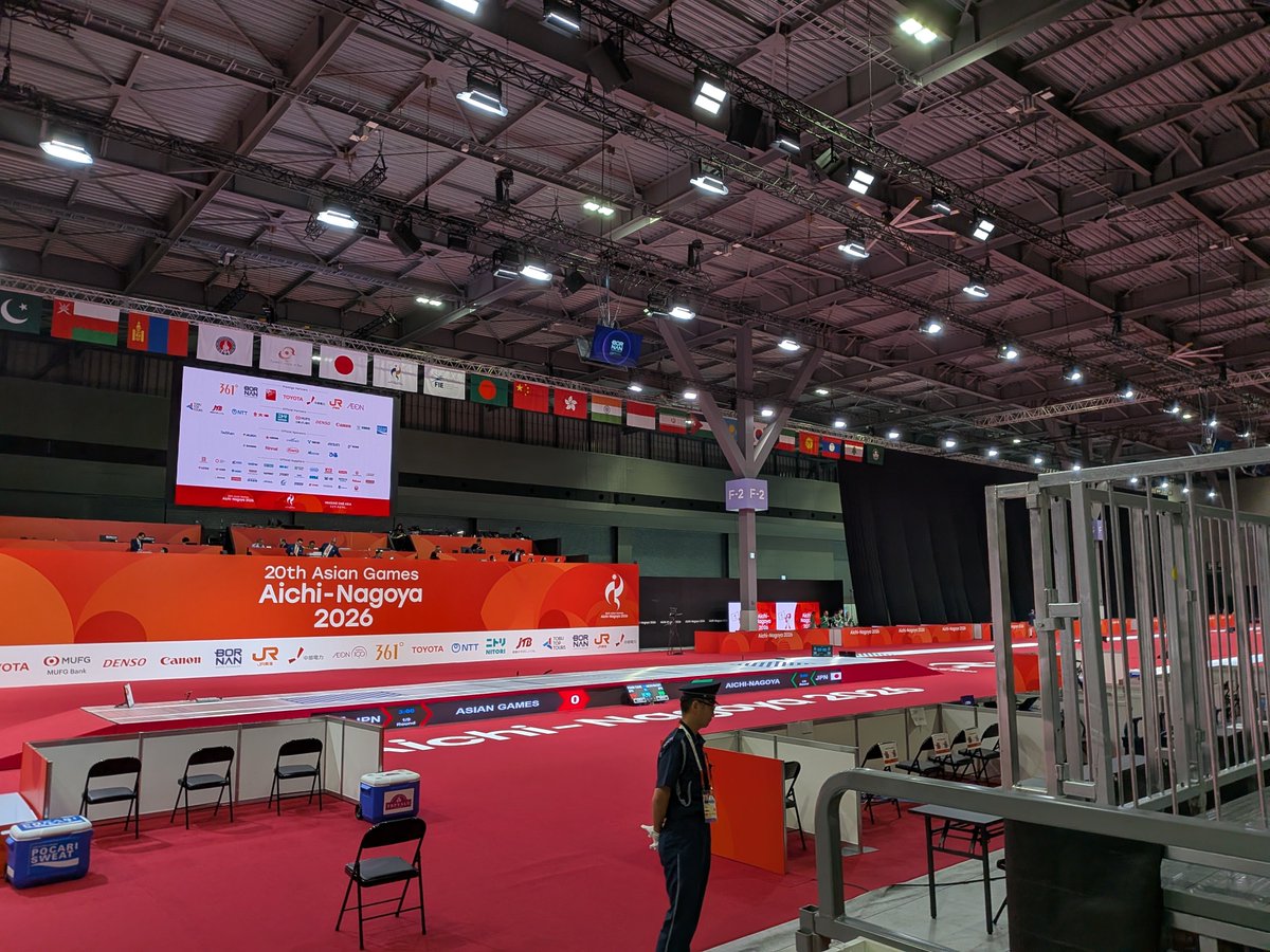 meitetsu9524f's tweet photo. アジア大会見に行ったけど少し気になるところがあった　
・なぜか入り口に近い通路があるにも関わらず雨なのに外に通される
・その入り口���遠い場所にあるもっと近い入り口がありそうなのに
主にこの2点　1点目は商業施設のなかに入ってしまうからわからないでもないが2点目はどうにかしてほしかった https://t.co/X3kqSeiYhF
