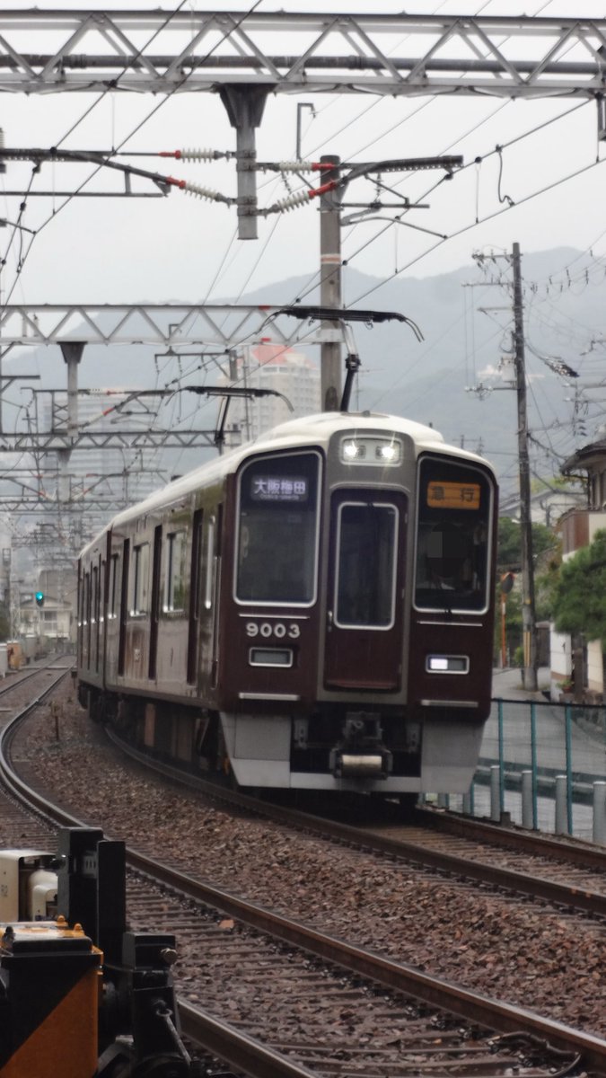 NaRiRiTmo's tweet photo. なんか一個前の投稿がめっちゃバズってますが今日からはいつも通りの投稿に戻ります、
今日の撮り鉄結果です！雨の中で大変だったことに加えて2012年発売のSONY-WX50で撮ったんですがこのカメラisoの概念がないから？かピンボケが結構してて醜いと思いますがご了承ください🙇 https://t.co/M4Fze19P9K
