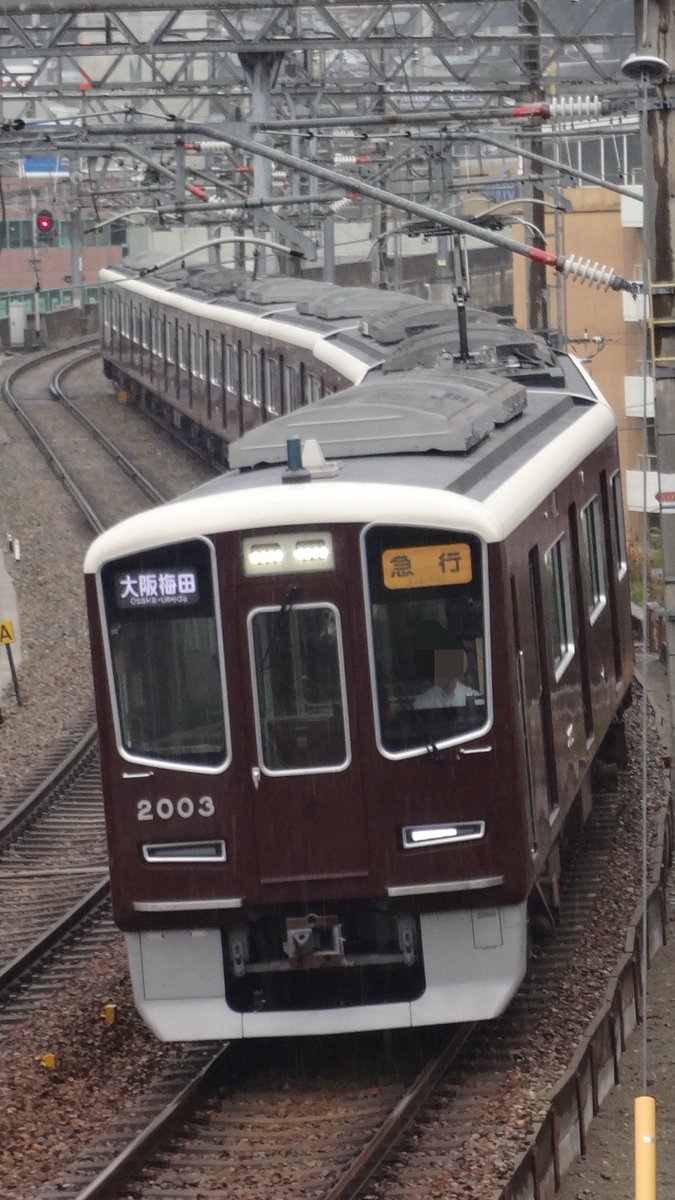 NaRiRiTmo's tweet photo. なんか一個前の投稿がめっちゃバズってますが今日からはいつも通りの投稿に戻ります、
今日の撮り鉄結果です！雨の中で大変だったことに加えて2012年発売のSONY-WX50で撮ったんですがこのカメラisoの概念がないから？かピンボケが結構してて醜いと思いますがご了承ください🙇 https://t.co/M4Fze19P9K