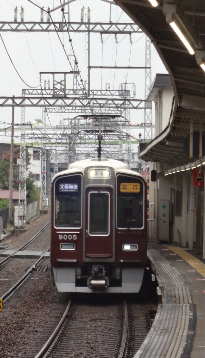 NaRiRiTmo's tweet photo. なんか一個前の投稿がめっちゃバズってますが今日からはいつも通りの投稿に戻ります、
今日の撮り鉄結果です！雨の中で大変だったことに加えて2012年発売のSONY-WX50で撮ったんですがこのカメラisoの概念がないから？かピンボケが結構してて醜いと思いますがご了承ください🙇 https://t.co/M4Fze19P9K