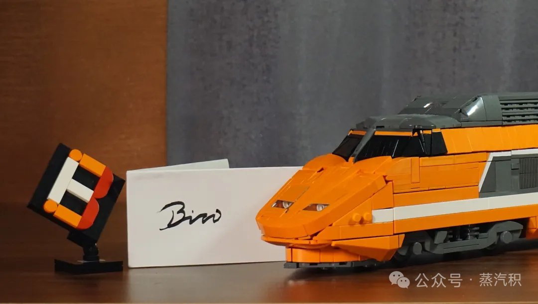 ziyu_zhang51054's tweet photo. The legendary TGV 001, recreated in LEGO by Biti.
Built at 9-wide scale, this model captures the unmistakable 1970s turbine train — and even features a working 3-speed gearbox.

#LEGO #LEGOTrain #LEGOMOC #BrickTrain #TGV #TGV001 #SNCF #FrenchRailways #HighSpeedRail #TrainMOC https://t.co/TIgqWGx9oC