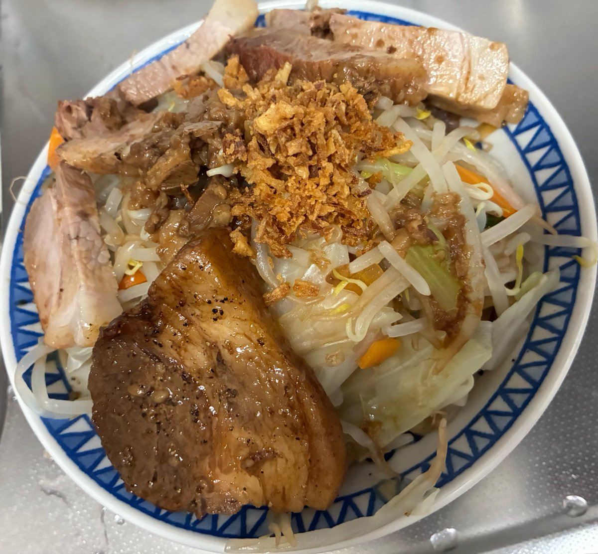 adamuexvs's tweet photo. 歴史の持ち帰り豚と持ち帰り麺でイク🍜 https://t.co/QTrlv0b6Zz
