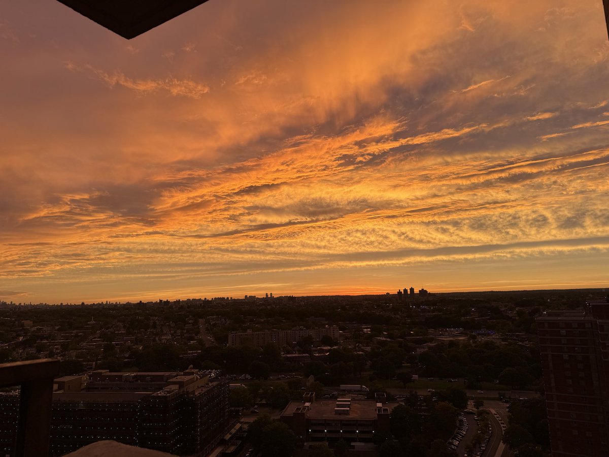 SagLady09's tweet photo. @isardasorensen Beautiful sunset indeed. https://t.co/YAbRfOoKk1