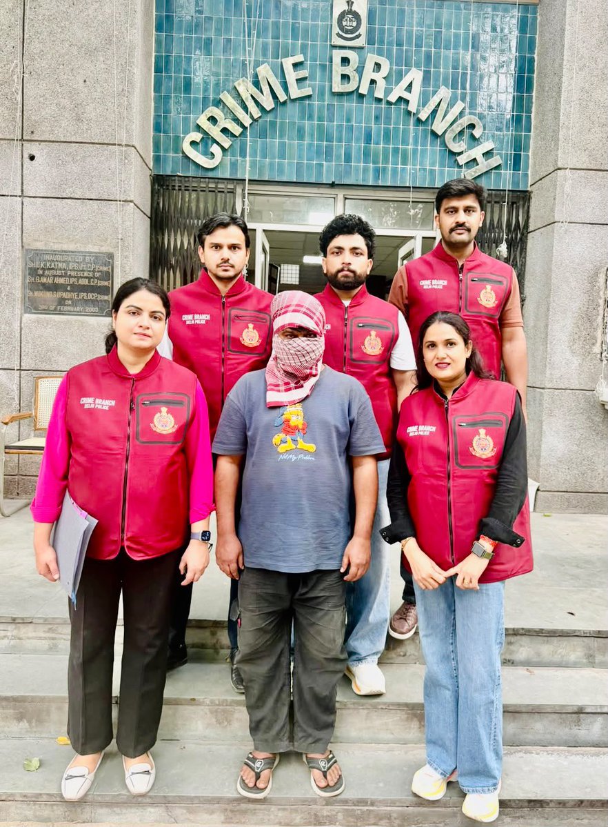 CrimeBranchDP's tweet photo. 🚨 6 YEARS ON THE RUN — WANTED MURDER ACCUSED ARRESTED! 🚨

🎯 NR-I, Crime Branch, Delhi apprehended main accused in a year 2020 murder case of PS Jahangir Puri, Delhi, who had been absconding for nearly 6 YEARS.
🔎 Specific intelligence, field verification & technical surveillance led the team to Kanjhawala, where the accused was successfully apprehended.
⚡ Accused had repeatedly changed his places of stay to evade arrest.

💪 Successful operation led by Insp. Pankaj Thakran, under ACP Ashok Sharma and under the supervision of DCP Sh. Chandra Kumar Singh. 

🚨 6 साल से फरार — वांछित हत्या आरोपी गिरफ्तार! 🚨
🎯 NR-I, क्राइम ब्रांच, दिल्ली ने थाना जहांगीर पुरी, दिल्ली के वर्ष 2020 के हत्या मामले में मुख्य आरोपी को गिरफ्तार किया, जो करीब 6 वर्षों से फरार चल रहा था।
🔎 विशिष्ट सूचना, फील्ड वेरिफिकेशन एवं तकनीकी निगरानी के आधार पर टीम ने कंझावला में आरोपी को सफलतापूर्वक दबोचा।
⚡ गिरफ्तारी से बचने के लिए आरोपी लगातार अपने ठिकाने बदल रहा था।

💪 सफल कार्रवाई इंस्पेक्टर पंकज ठाकरान के नेतृत्व में, एसीपी अशोक शर्मा के मार्गदर्शन में एवं डीसीपी श्री चंद्र कुमार सिंह की निगरानी में की गई।

https://t.co/O5h4rzNqYs

#DelhiPolice
#CrimeBranch

@LtGovDelhi
@DelhiPolice
@CPDelhi
