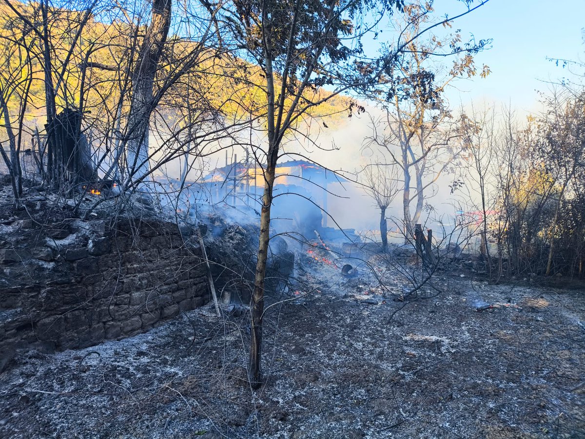 bomberos_na's tweet photo. Intervenimos la tarde del #viernes en #Huarte para extinguir un incendio de vegetación que afecta a una caseta de huerta
#ParqueCorodvilla
#ParqueTriniarios
@Guardas_na https://t.co/WpqqfbpYwU