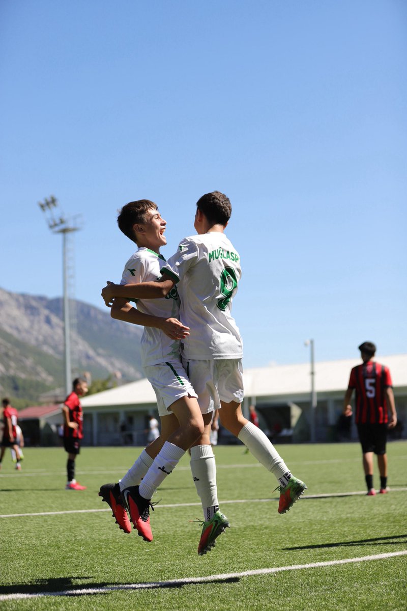 Muglasporfa's tweet photo. Geleceğimiz altyapıda yetişiyor. 💚🤍
Muğlaspor U14 Denizli İdman Yurdu  takımımızın maçından kareler… 📸

Bugünün gençleri, yarının Muğlaspor’u.

@TFF_Org 
@muglasporklb 
@serdaryldrm7 https://t.co/bcoljqkk8j