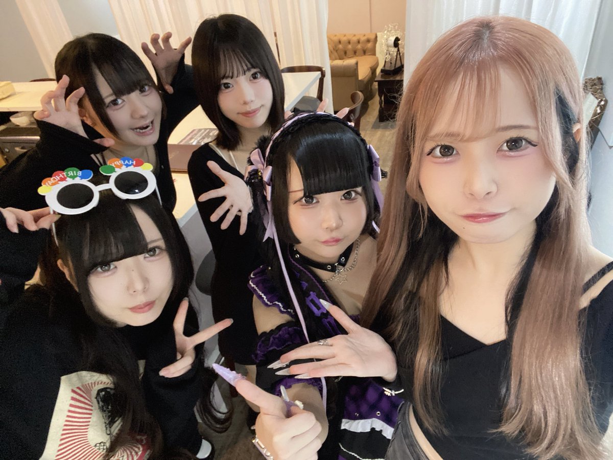 I_my_Alice's tweet photo. 曖昧Aliceオープンしました！
\ 2026年9月26日(土)/
本日はひめみちゃんの生誕祭🎂💜
☕️本日のお茶会メンバー☕️

17-
👑ひめみ　@himemi_nyan_ 
☕️ちま　@nyan_chim_ 
☕️べる　@B156cm 
☕️まりん　@marin_22o 
☕️めの　@meno_nyan 

皆様の迷い込みお待ちしてます♪ https://t.co/D5ne5ip3ro