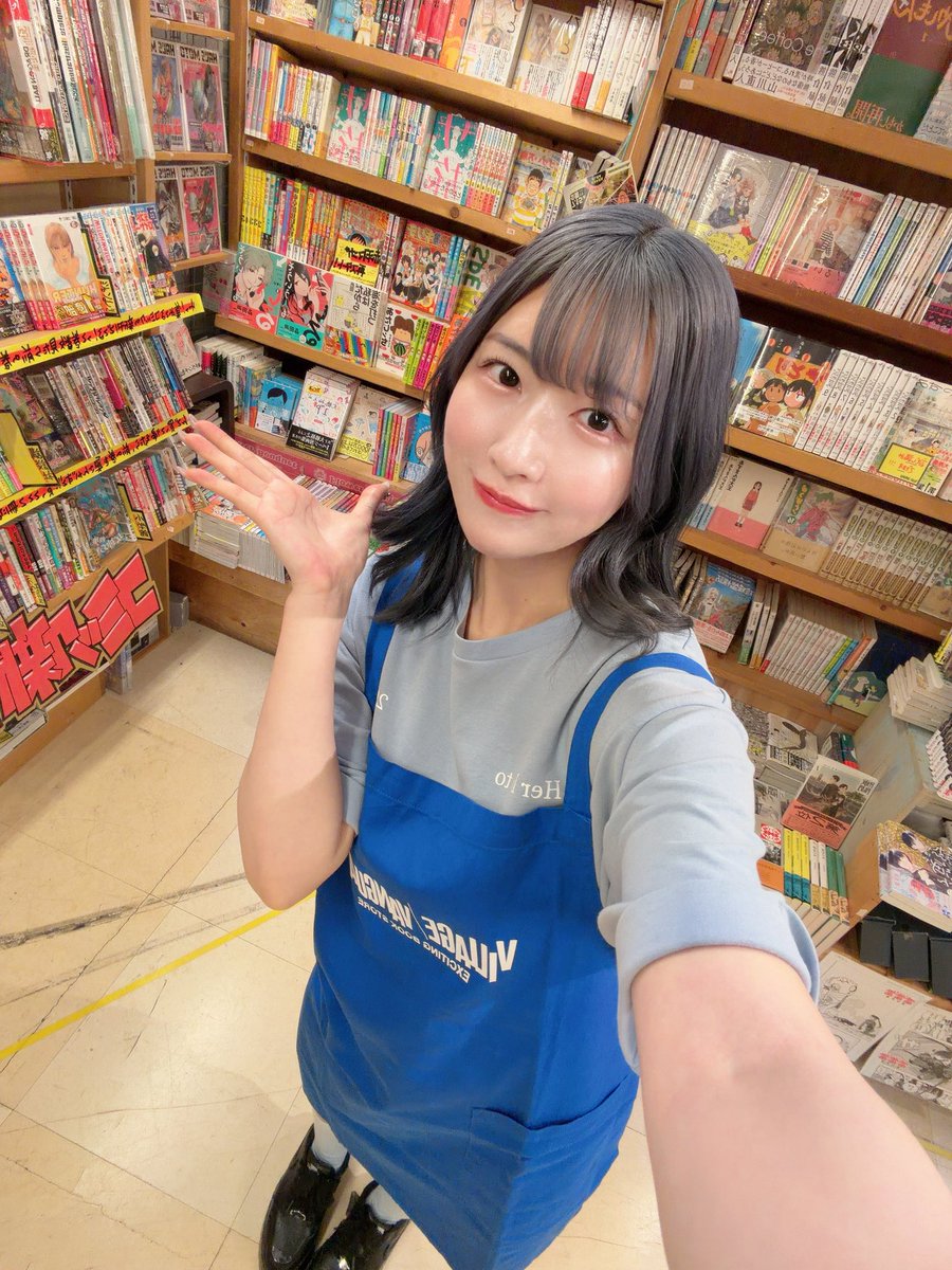 kizaki_Reika's tweet photo. リリース記念イベント
inヴィレッジヴァンガード高円寺ありがとうございました！！
とっても素敵な品物に仕上がって嬉しい💿
イベント来てくださったみなさんありがとう✨トークも特典会も楽しかったです！！

曲についての感想とか気になりポイントがあったら教えてね〜　#みてみて雨谷さん https://t.co/1W4Sh2MBa8