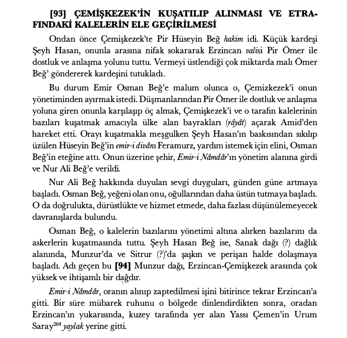 etnojenez's tweet photo. Muhterem,

🚩Çemişgezek beylerini “Kürt” olarak kaydeden ilk kaynaklar bildiğim kadarıyla,

1⃣ 1384’te vefat eden Îbnu Naziri’l-Ceyş, Tesqîfu’t-Te‘rîf bi’l-Mustalahi’ş-Şerîf adlı eserinde Halid el-Melkişî'den bahsetmiştir.

Yusuf Baluken (İbnü Naziri’l-Ceyş, 1987:76'ya atıf yaparak) “Bu emirlikten bilinen ilk mir Halid el-Melkişî el-Kürdî’dir (خالد الملكيشي الكردي); Celal, Mahmud ve Ahmed adlı üç oğlu vardı” diyor. 

Ancak ana kaynağa ulaşamadığım için “Kürdi” nisbesinin kullanılıp kullanılmadığını bilmiyorum. (Paylaşan olursa memnun olurum.)

2⃣ 1404 yılında tamamlanan Çemişgezek Yelmaniye Cami kitabesinde “Çemişgezek Beyi Emir Taceddin Yelman bin Keykubat bin Halit el-Kürdi” tarafından yaptırıldığı kaydedilmiştir.

3⃣ 1461 yılının olaylarını anlatırken Aşıkpaşazade, Osmanoğulları Tarihi’nde, s. 510’da “Çimişkezek Beg'i Şeyh Kürt Hasan” şeklinde kaydetmiştir. (Bu eser, 1484’te kaleme alınmıştır.)

4⃣ 1469-1478 arasında Ebu Bekr-i Tihrânî tarafından kaleme alınan Kitâb-ı Diyârbekriyye’nin birçok yerinde “Şeyh Hasan” veya “Şeyh Hasan-ı Kürd” şeklinde kaydedilmiştir. (Çemişgezek bölümünün anlatıldığı yerde sadece Şeyh Hasan diyor.)

5⃣ Nihayet Şerefname’de de daha detaylı bilgilere rastlıyoruz.

Çemişgezek beylerinden bilinen ilk kişi Çemişgezek Beyi Emir Taceddin Yelman bin Keykubat bin Halit el-Kürdi’dir. 14. Yüzyılın ikinci yarısı ile 15. Yüzyılın ilk yarısında yaşamıştır.

Bu beylerin gerçekten Türk soylu olup olmadıklarını anlamak için 12.-14. yüzyıllara odaklanmak gerekiyor. Ama bildiğim kadarıyla elde veri yok.

🚩Çemişgezek beylerinin adlarına hakkında;

Şerefname’de ve Mehmet Ali Ünal’ın XVI. Yüzyılda Mazgird, Pertek ve Sağman Sancakbeyîleri -Pir Hüseyin Bey Oğulları başlıklı makalesinde Çemişgezek beylerine ait insan isimleri çıkarılmıştır. Bu listelere göre;

1⃣ Şeref Han’ın dediği gibi Türkçe insan isimleri vardır: Yelman / Yalman, Dündar, Oruç, Karahan, Allahverdi, Kelahmed (Kel Türkçe lakap + Ahmed), Baysungur, Saltuk, Alihan = Ali + Türkçe Han gibi… Ayrıca Bey unvanı da Türkçedir.

2⃣ Çemişgezek beyi Yelman / Yalman Bey, “Çemişgezek ve çevresinde Emir Yelman ve Yelman Bahadır adlarıyla ünlüydü” (Yusuf Baluken, Çend Dokument ji Serdema Mîrektiya Melkîşî, s. 118). Buradaki Bahadır adı önemli. Bagatur'un farklı bir telafuzu.

3⃣ Köken olarak Farsça/İrani olan ama Türk siyasi geleneğinde kullanılan isimler başka bir öbek oluşturur: Keykubad, Keyhüsrev, Keykavus, Keyperviz, Melikşah gibi…

4⃣ Başka bir öbeği ise Farsça/İrani kökenli isimler teşkil eder: Sohrab, Rüstem, Ferruhşad, Gülabi, Elvend, Cihangir gibi… Ama bunların önemli kısmı da Türk toplumunda eskiden beri kullanılan isimlerdir.

5⃣ Ali, Hasan, Hüseyin, Muhammed, Ahmed, Mustafa, İbrahim, Yusuf, Yakub gibi tüm Müslümanların kullandığı Arapça isimleri de ayrı bir öbekte toplamak gerekiyor.

🚩Çemişgezeklü adı 16. Yüzyıl Safevi kaynaklarında geçiyor. Örnek olarak Tarih-i Kızılbaşan’a bakabilirsiniz.

Ayrıca adı -lı, -lu son eki ile biten ve Kürtçe konuşan çok sayıda aşiret bulabilirsiniz. Bu sadece Çemişgezeklü’ye has bir özellik değil. Mehrdad İzady’nin Kürtler kitabında aşiretler listesinde adı bu şekilde olan hayli aşiret var.

🚩Asıl meseleyi yine kaçırıyorsunuz. 

Şerefhan'ın yazdıkları bugün size yanlış gelebilir ama kendi dönemine göre doğru idi. Bunun tam tersi de söz konusu. Bugün size doğru gelen birçok şey o dönem için yanlış olabilir.

Bugünden bakıp o dönemdeki algıları ve bilgi-birikimini (maddi hatalar hariç) yargılamak son derece yanlış olur. Yani o dönem için Arap veya Türk kökenden gelmek Kürt olmaya engel değildi. Her dönemi kendi koşullarında değerlendirmek gerekir.