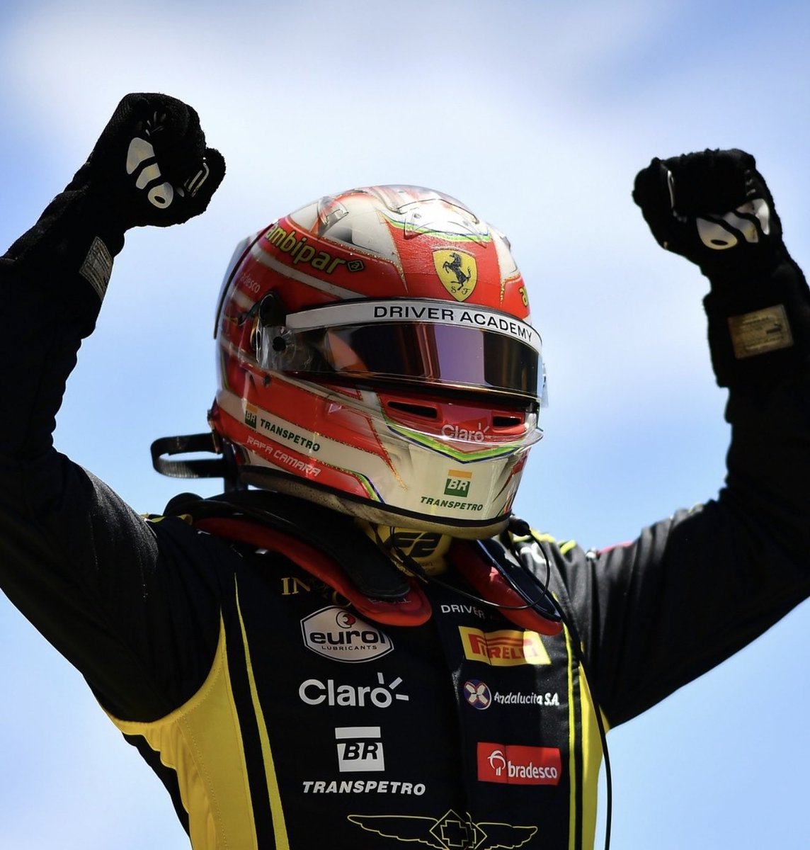 Formulabr77's tweet photo. Rafael Câmara é campeão da F2 em 2026 (?).

Brasileiro faz grande corrida em Baku, vence com a punição de Dunne e vai aguardar a definição da organização sobre o calendário na liderança. https://t.co/5wqQFmwDIf