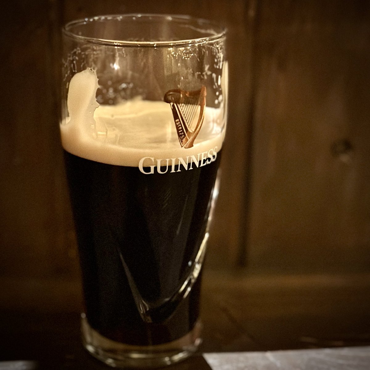 The_Old_Arrow's tweet photo. 羊の内臓を使ったイギリス料理を「ハギス」
こんな気候だとなおさら美味しい。
ギネスを飲みながらハギスをつまみ、空になったところでウィスキーでやっつけるのが美味しいです。
🥃今日はなんとなく、どっしりふくよかなモルト感のクライゲラヒ13年がおすすめです。 https://t.co/wmZTEZ1cRf